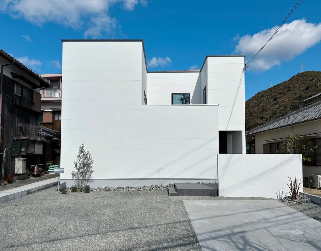 光と影のコントラストを楽しむキュービックハウス 事例トップ画像