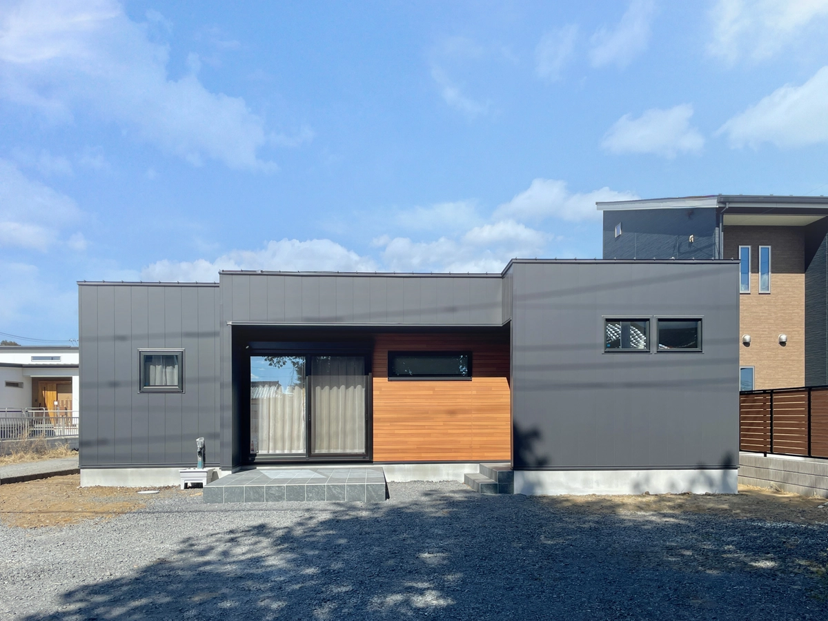 家族を想う動線と2つの庭の住まい 事例トップ画像