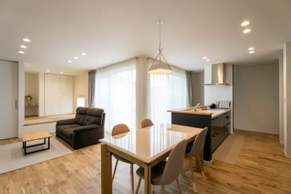 L型+庭の家のダイニング