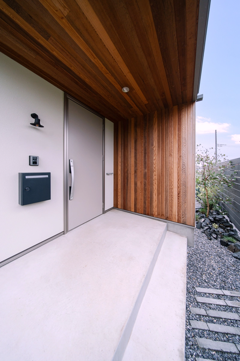 見え隠れを楽しむ家の玄関