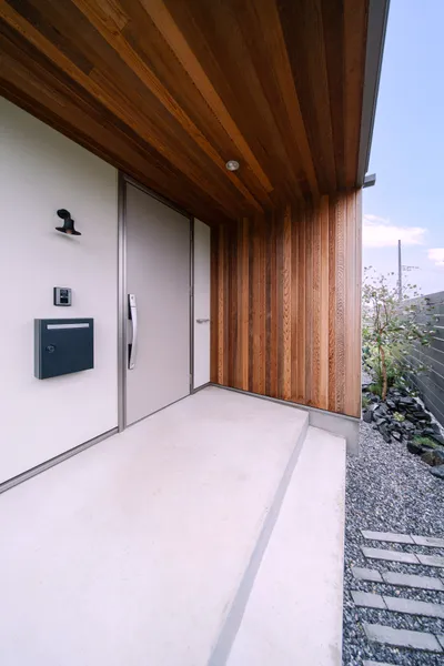 見え隠れを楽しむ家の玄関