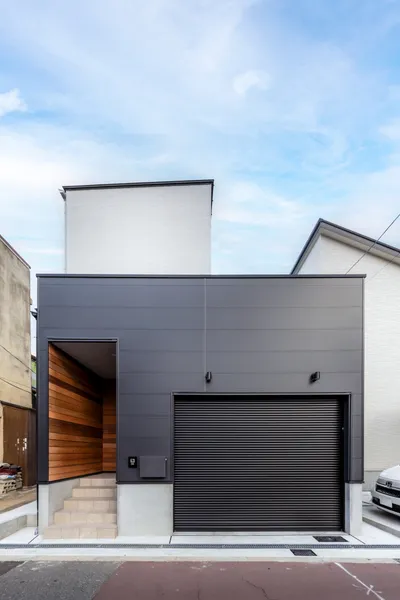 夫妻が趣味を満喫できる家の外観