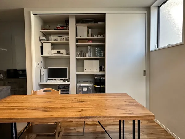 ワガママの数だけ幸せが詰まった家のダイニング・ワークスペース・収納スペース