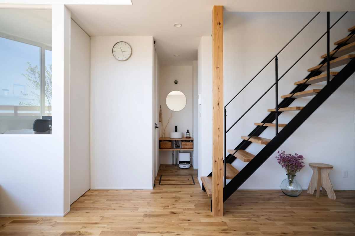 隅切りの家の階段・洗面所