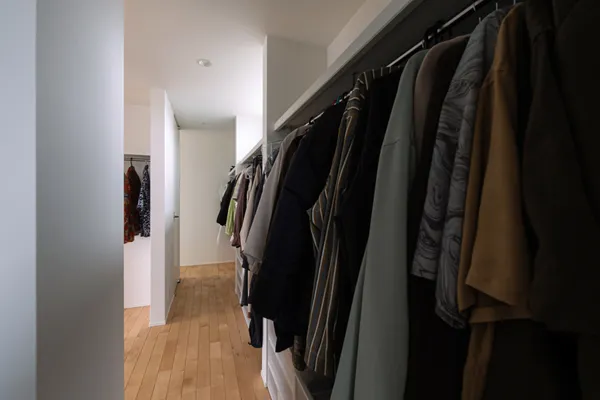 見え隠れを楽しむ家のクローゼット