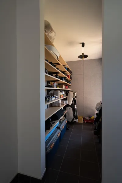 開放感抜群の おうち時間を満喫できる家の収納スペース・土間