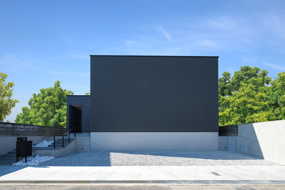 土間とテラスが続く家