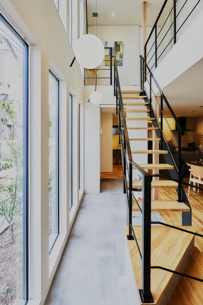 寄り添い、つながる。土間のある家の玄関・土間