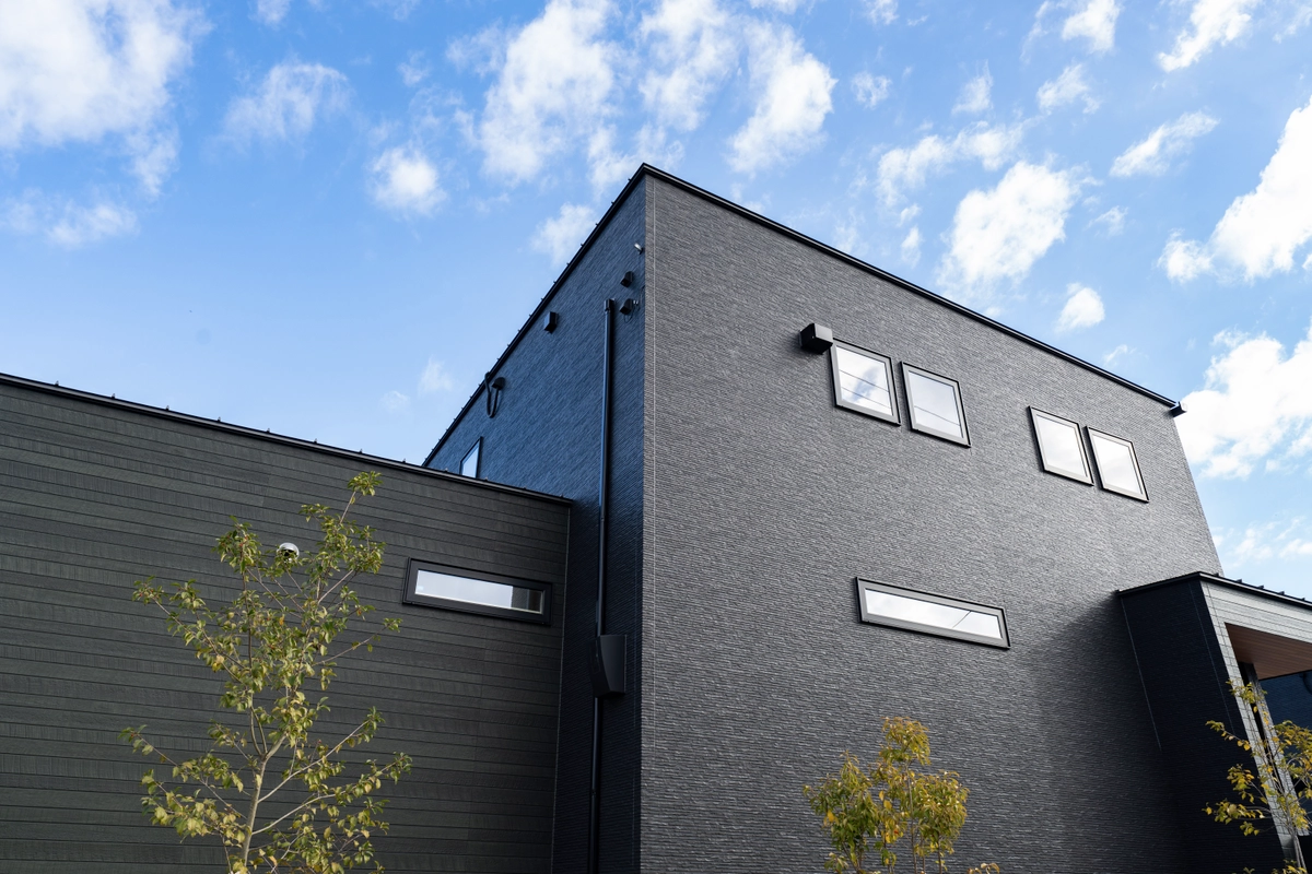 思い出を刻む、遊び心の住まいの外観