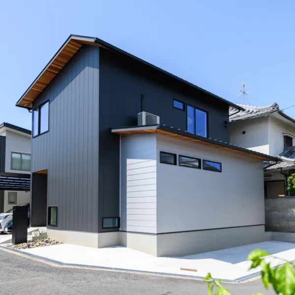 シンプルで飽きの来ない モダンな家の外観