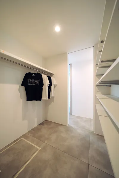 ホテルライクな平屋の住まいの収納スペース