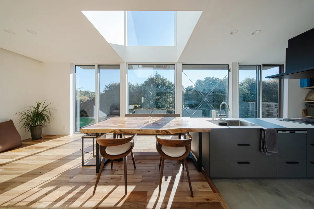 南に大きく開く家 事例トップ画像